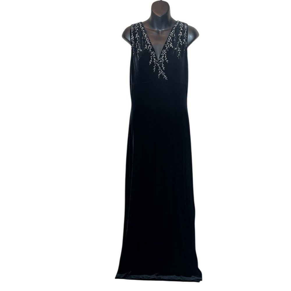 Vintage women’s 12 black velvet maxi gown embroidered Whimsigoth mystical witchy